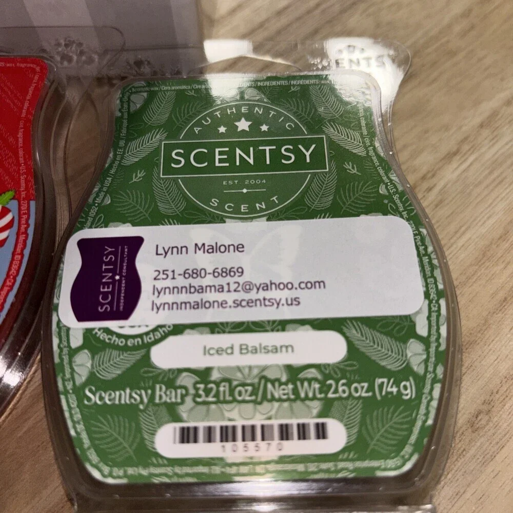New Scentsy Season's Greetings Plug in Warmer Red Christmas Three Bricks Wax